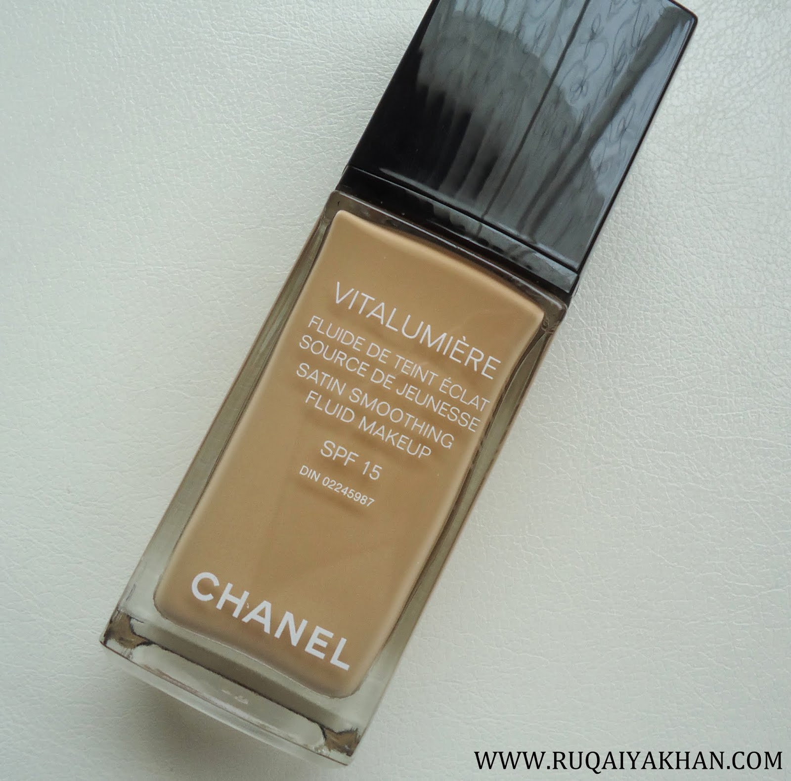 chanel vitalumiere satin smoothing fluid makeup review